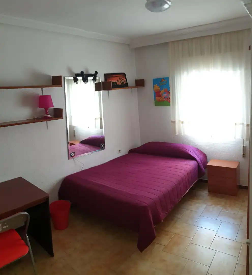 Habitación de Piso de alquiler en Sevilla con Aire acondicionado, Amueblado y Lavadora