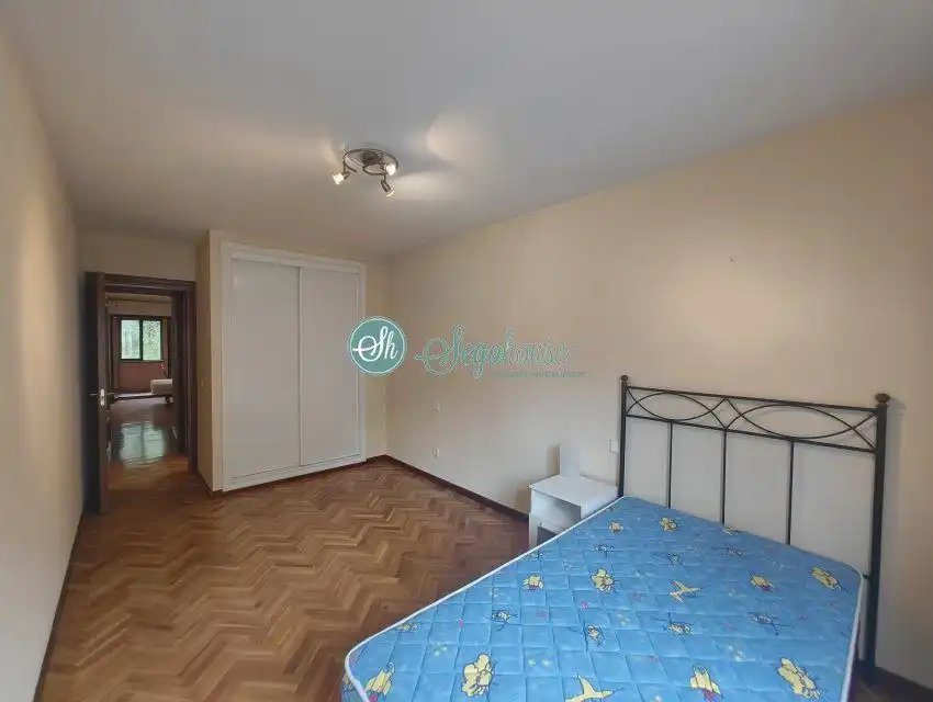 Bedroom of Flat for rent in Segovia  with Heating, Parquet flooring and Terrace