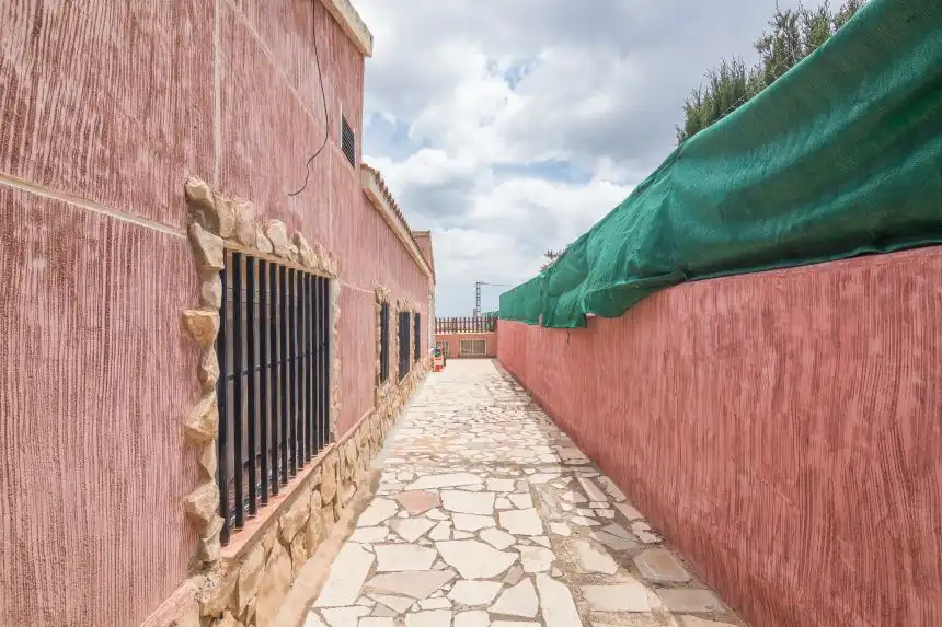 Vista exterior de Casa o xalet en venda en Tibi amb Aire condicionat, Piscina i Moblat