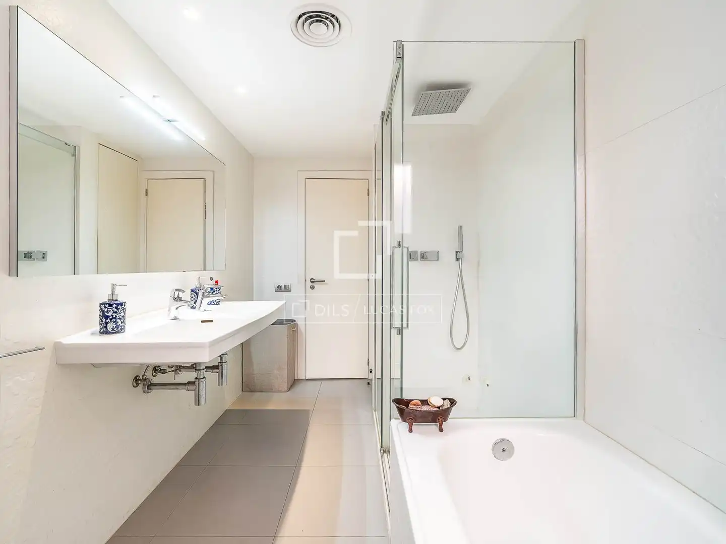 Badezimmer von Wohnung zum Verkauf in Barcelona mit Klimaanlage, Heizung und Terrasse