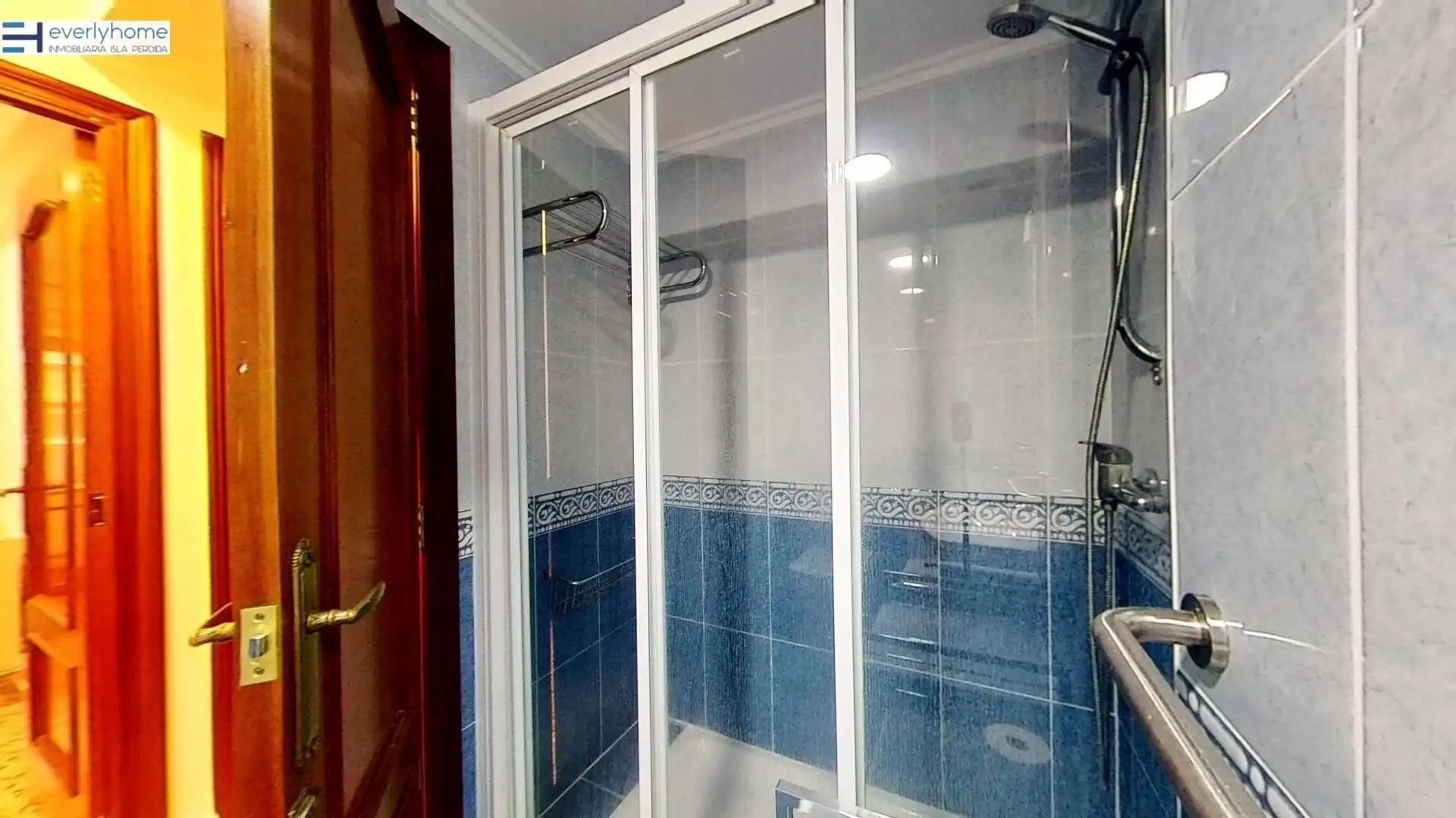 Bathroom of Flat for sale in Valencia  with Furnished and Balcony