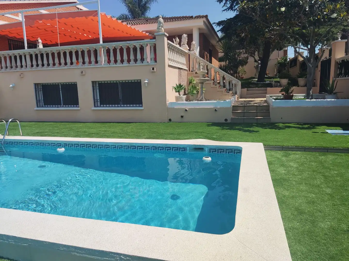 Piscina de Casa o chalet de alquiler en Viladecans con Aire acondicionado, Calefacción y Jardín privado