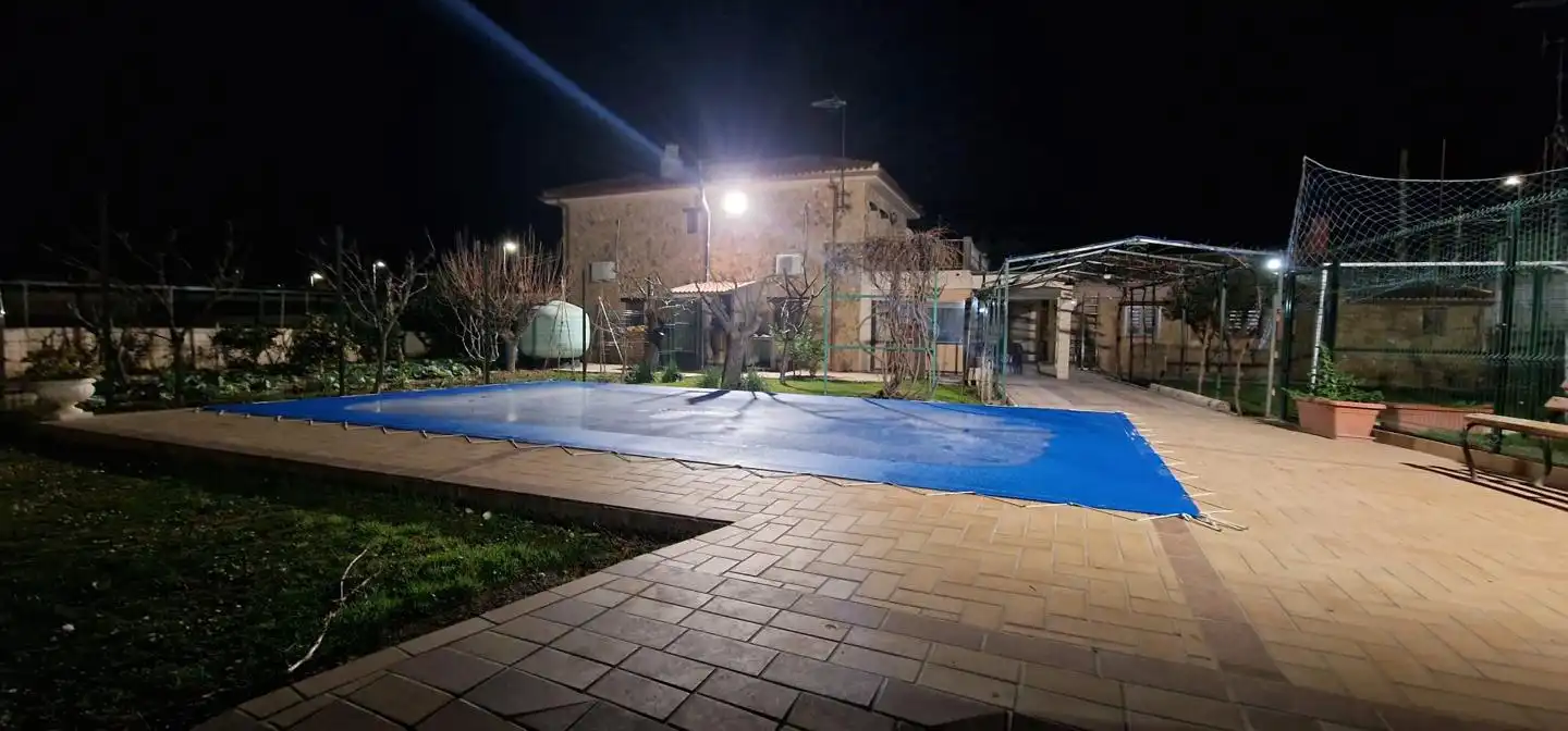 Piscina de Casa o xalet en venda en Cadrete amb Aire condicionat, Calefacció i Jardí privat