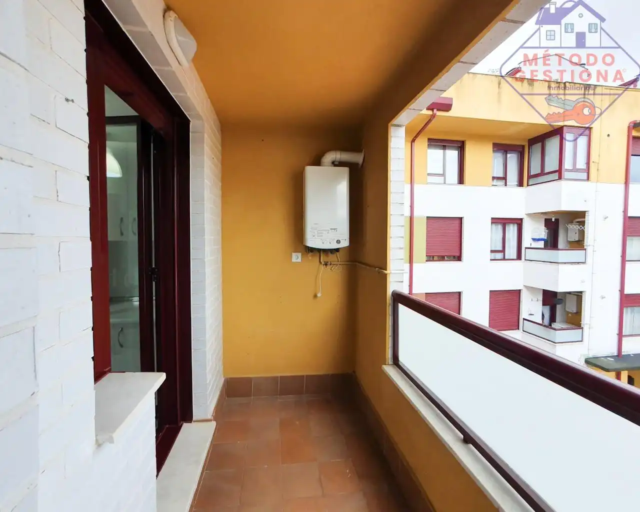Terraza de Piso en venta en Entrambasaguas con Calefacción, Balcón y Piscina comunitaria