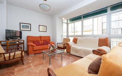 Living room of Flat for sale in  Granada Capital