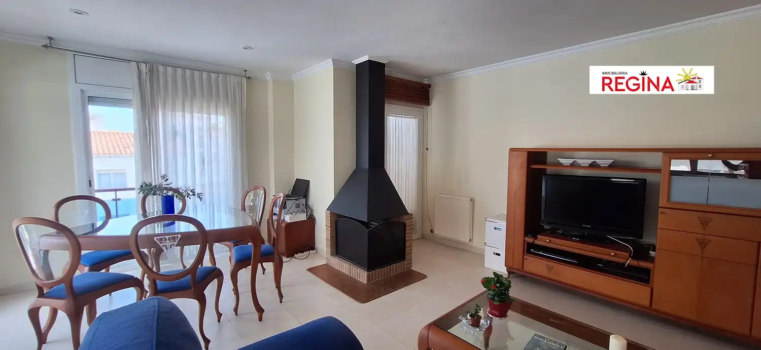 Wohnzimmer von Dachboden zum Verkauf in L'Escala mit Heizung, Terrasse und Möbliert