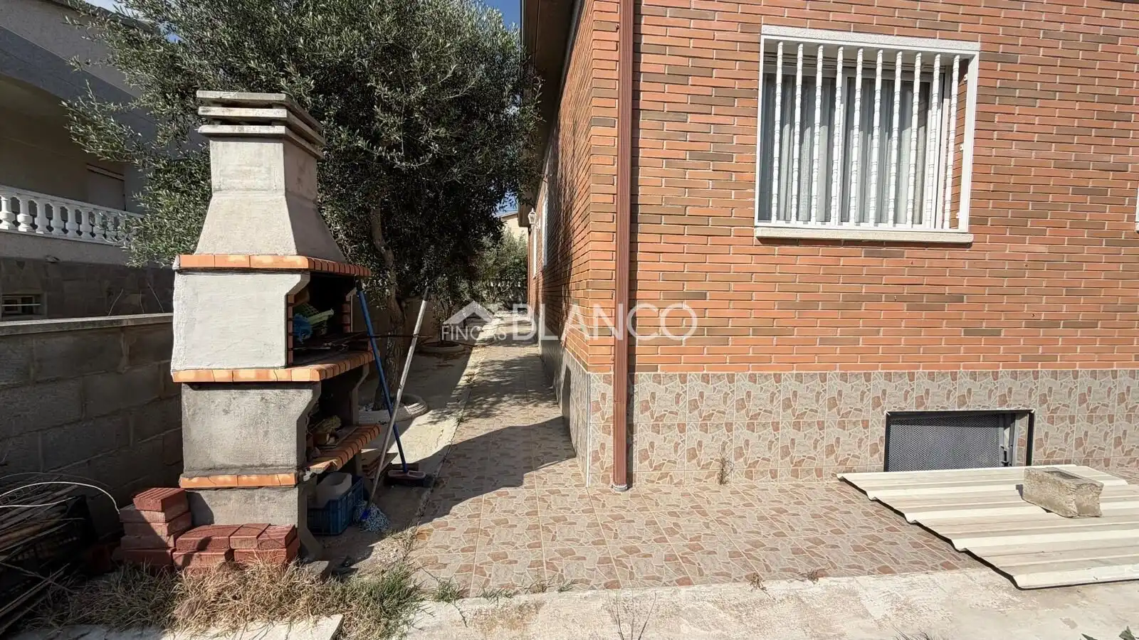 Houses for sale in Piera  with Air Conditioner and Heating