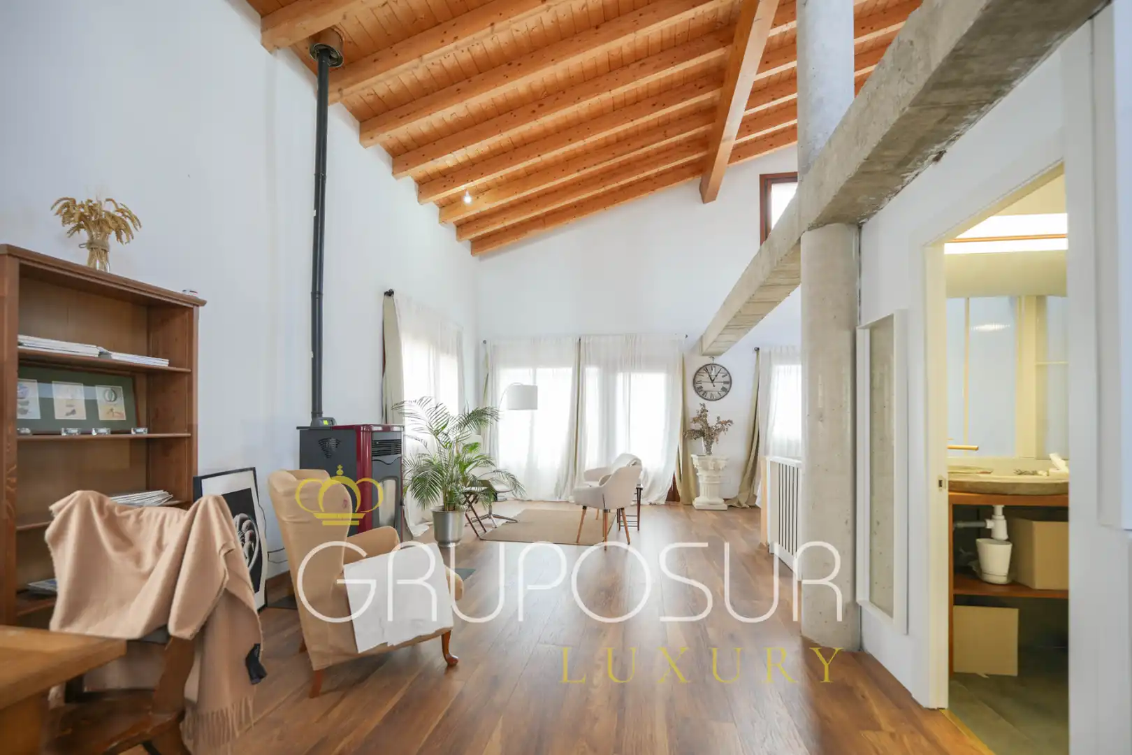 Wohnzimmer von Einfamilien-Reihenhaus zum Verkauf in Valladolid mit Klimaanlage, Heizung und Terrasse