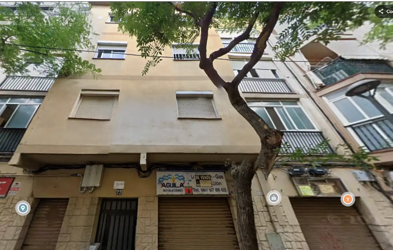 Vista exterior de Àtic en venda en Santa Coloma de Gramenet amb Jardí privat i Forn