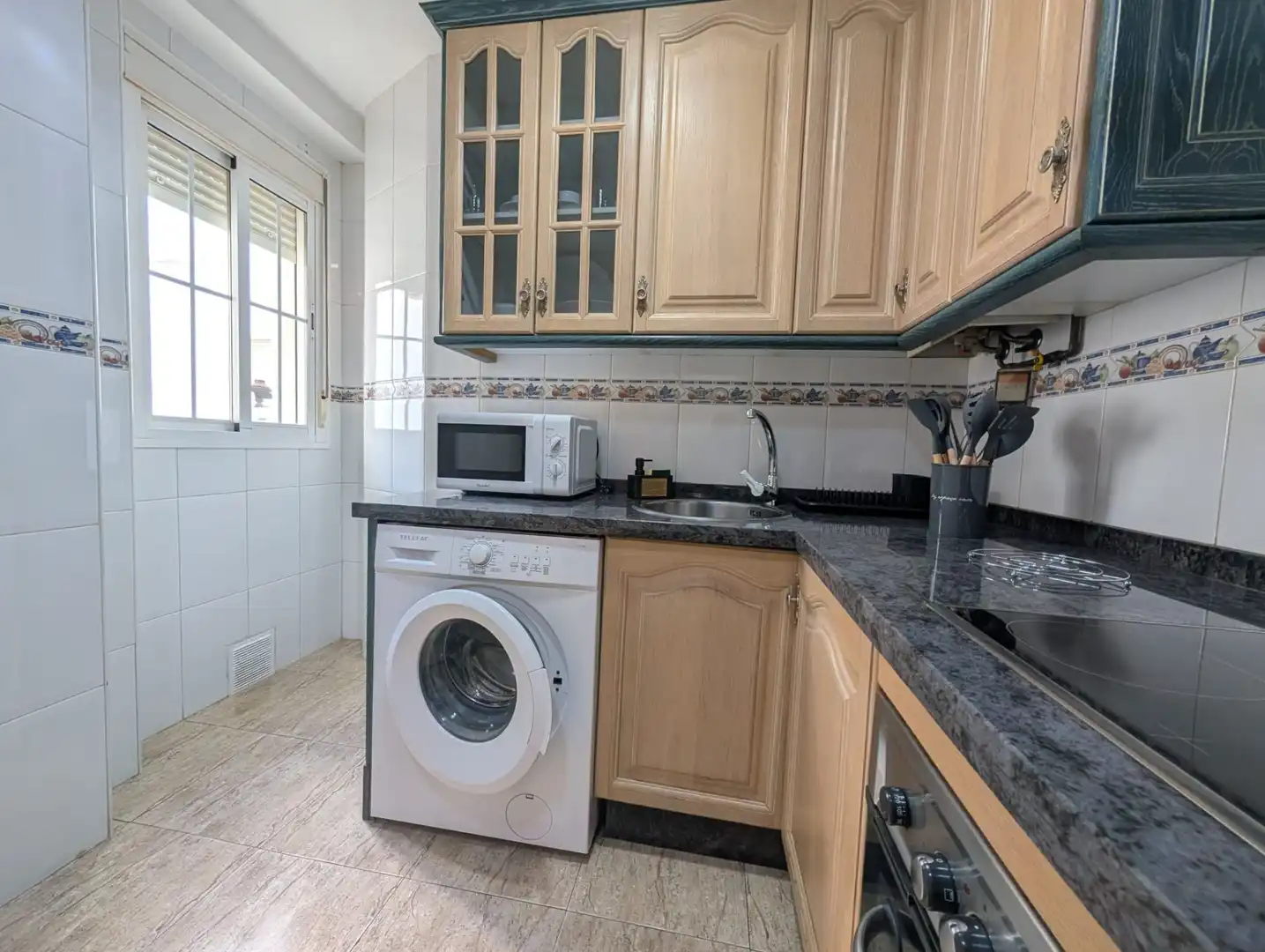 Cocina de Piso de alquiler en Huelva con Aire acondicionado