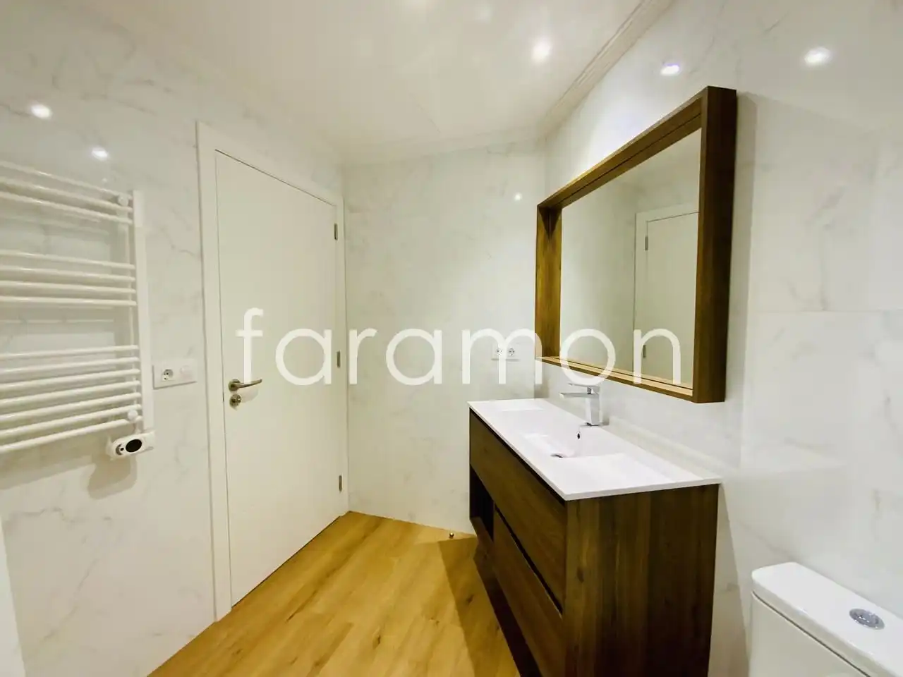 Baño de Piso en venta en Sanxenxo con Terraza, Trastero y Internet