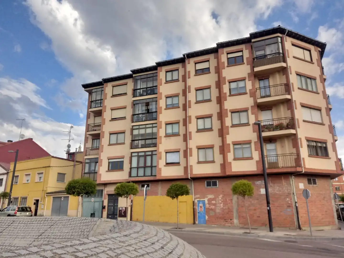 Vista exterior de Pis en venda en Tordesillas amb Calefacció, Parquet i Terrassa