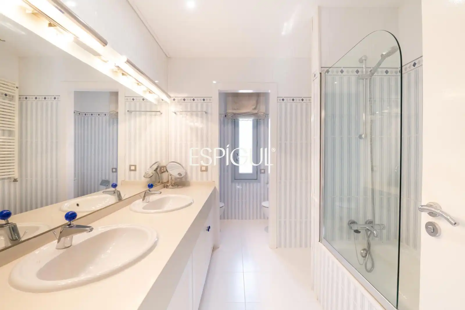 Bathroom of Houses for sale in Sant Cugat del Vallès  with Air Conditioner, Heating and Private garden