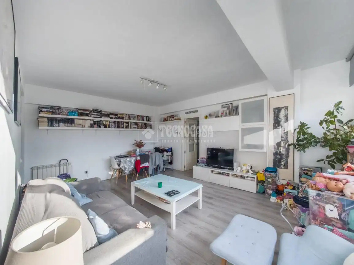 Living room of Flat for sale in Madrid  with Air Conditioner and Heating