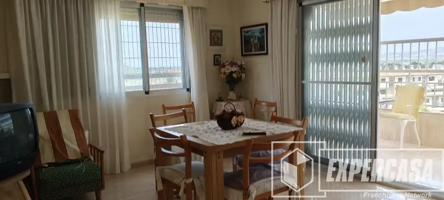 Menjador de Apartament en venda en Benicasim / Benicàssim amb Aire condicionat, Terrassa i Moblat