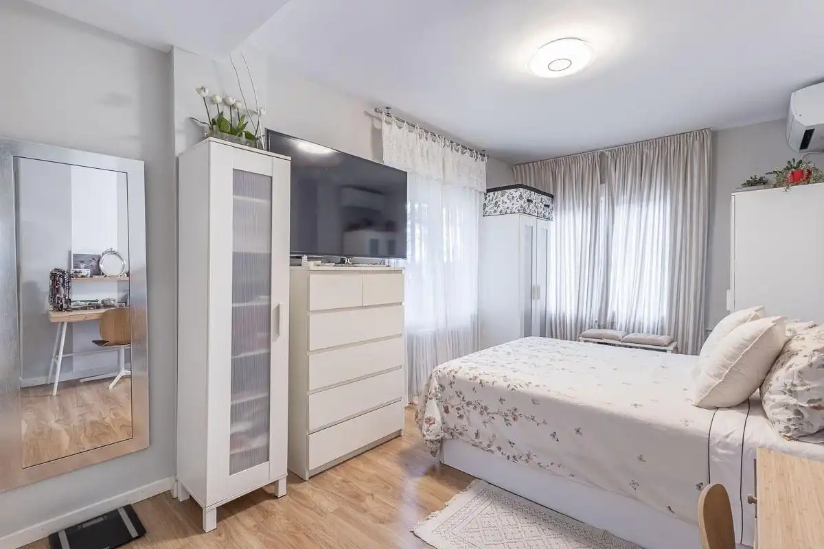 Bedroom of Flat for sale in Granada  with Air Conditioner, Heating and Storage room