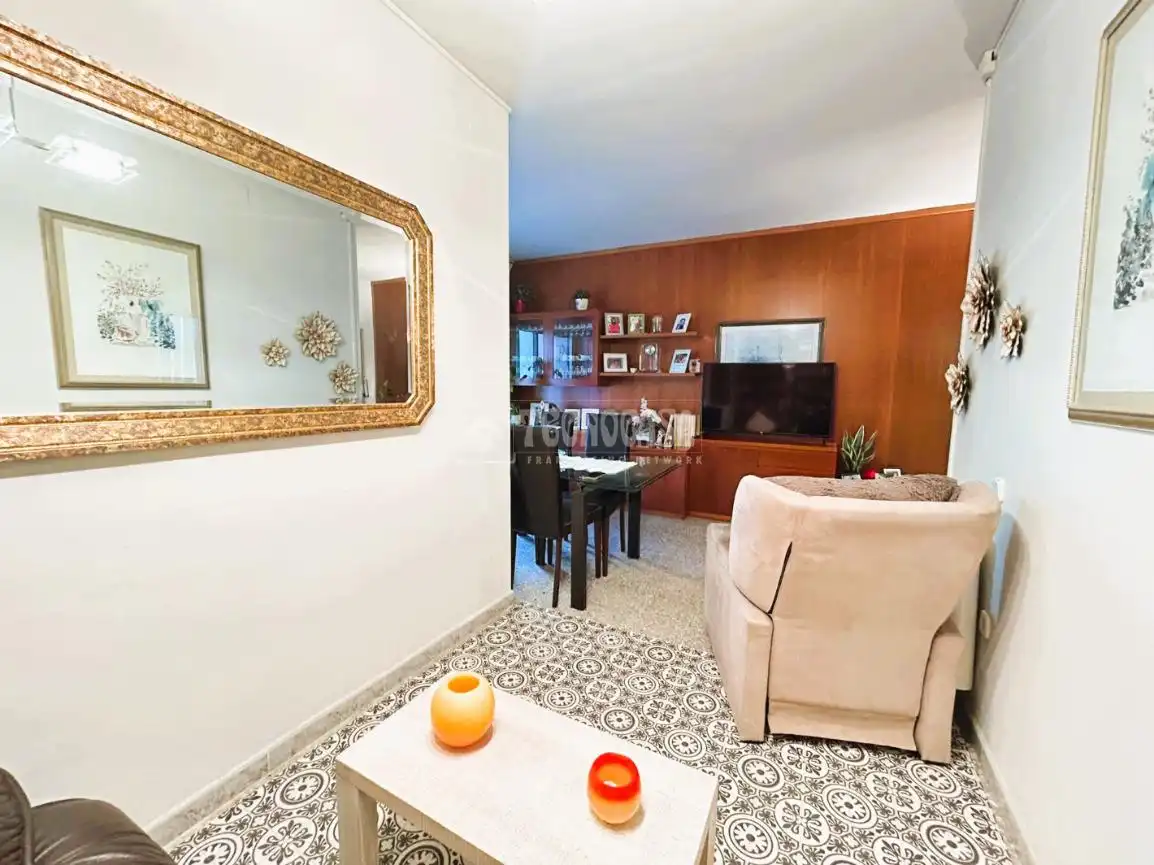 Sala d'estar de Pis en venda en L'Hospitalet de Llobregat amb Aire condicionat, Calefacció i Balcó