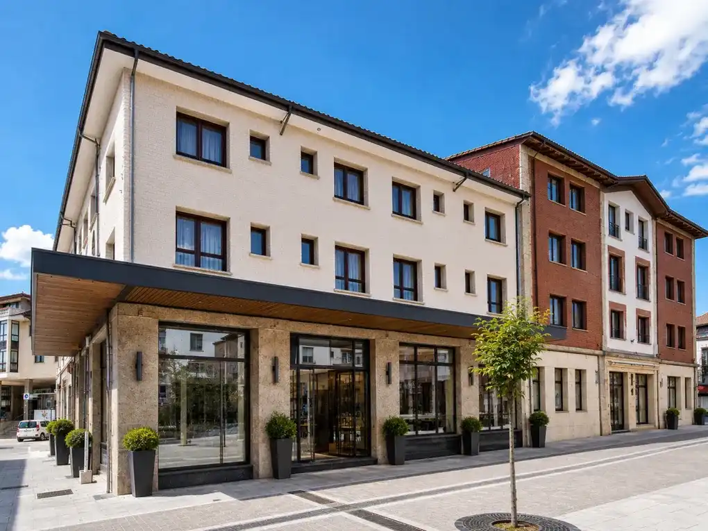 Vista exterior de Edificio en venta en Llanes