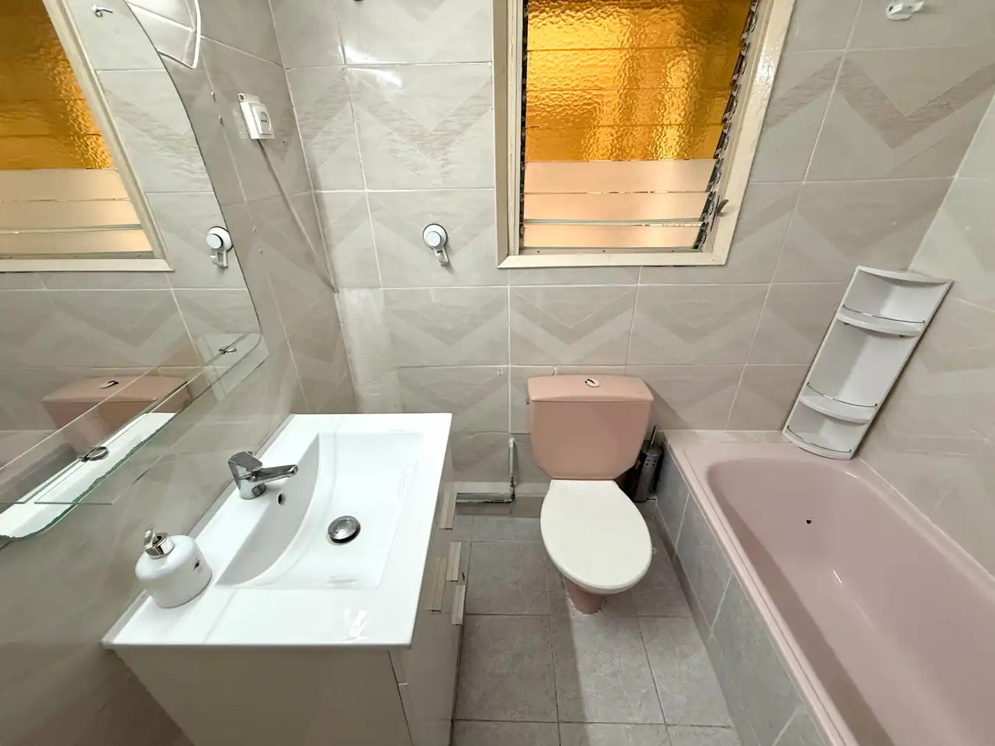 Baño de Ático en venta en Barcelona con Terraza y Horno