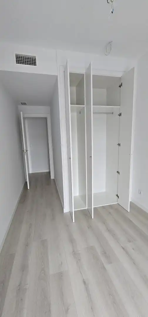 Habitación de Piso en venta en Sevilla con Aire acondicionado, Jardín privado y Trastero