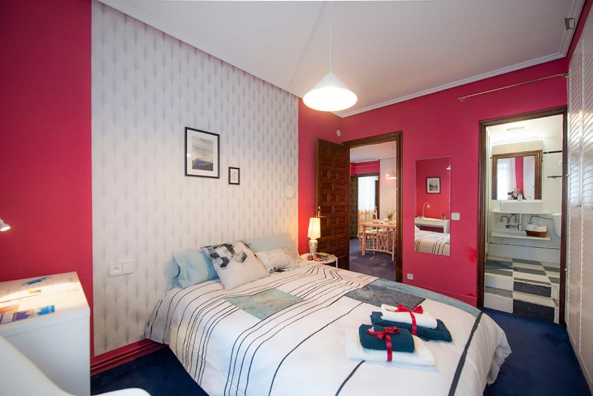 Dormitori de Apartament per a compartir en Bilbao  amb Aire condicionat, Moblat i Forn