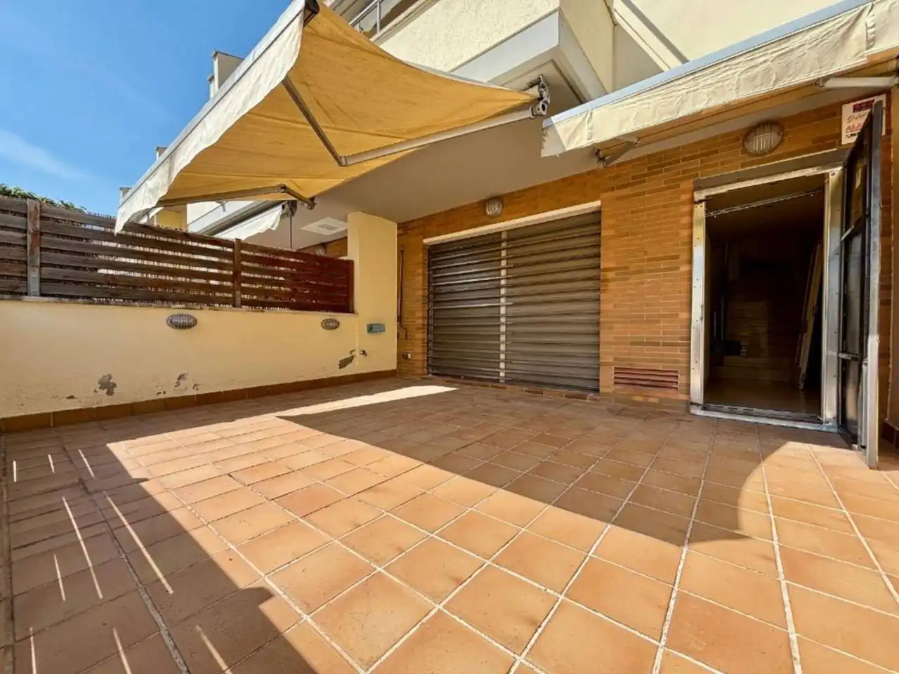 Terrasse von Einfamilien-Reihenhaus zum Verkauf in Sant Andreu de Llavaneres mit Klimaanlage, Heizung und Terrasse