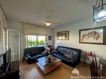 Piso con balcón en venta en Calle Úbeda