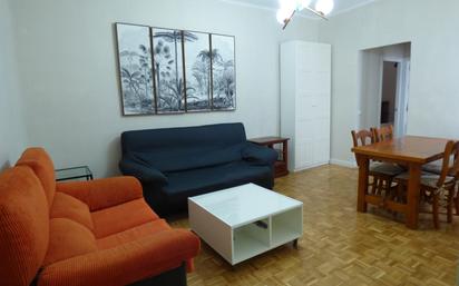 Sala d'estar de Pis de lloguer en  Madrid Capital amb Calefacció, Moblat i Forn