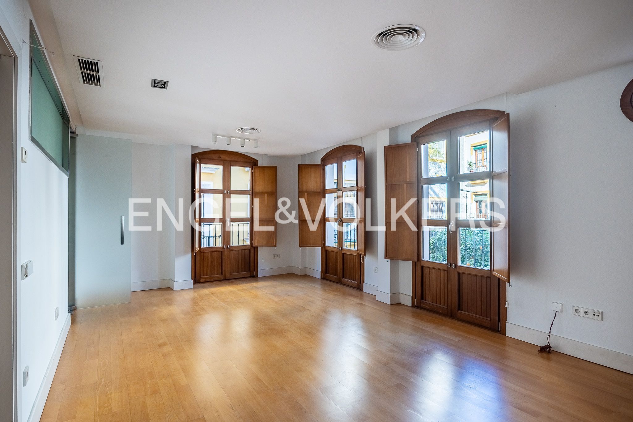 Exterior view of House or chalet for sale in  Sevilla Capital  with Air Conditioner, Heating and Storage room