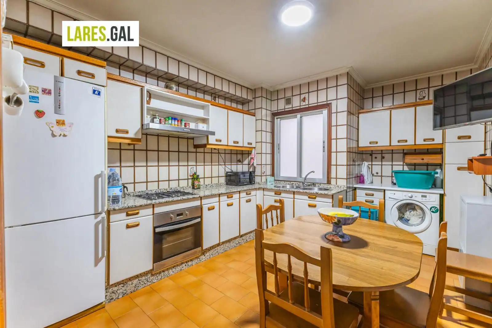 Cocina de Piso en venta en Cangas  con Calefacción, Terraza y Trastero