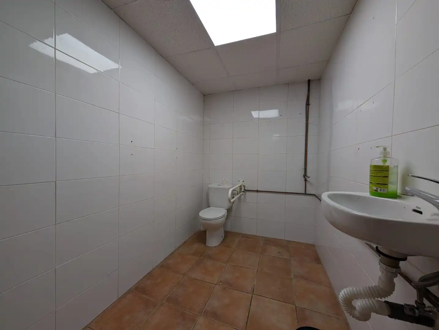 Baño de Local en venta en Huelva