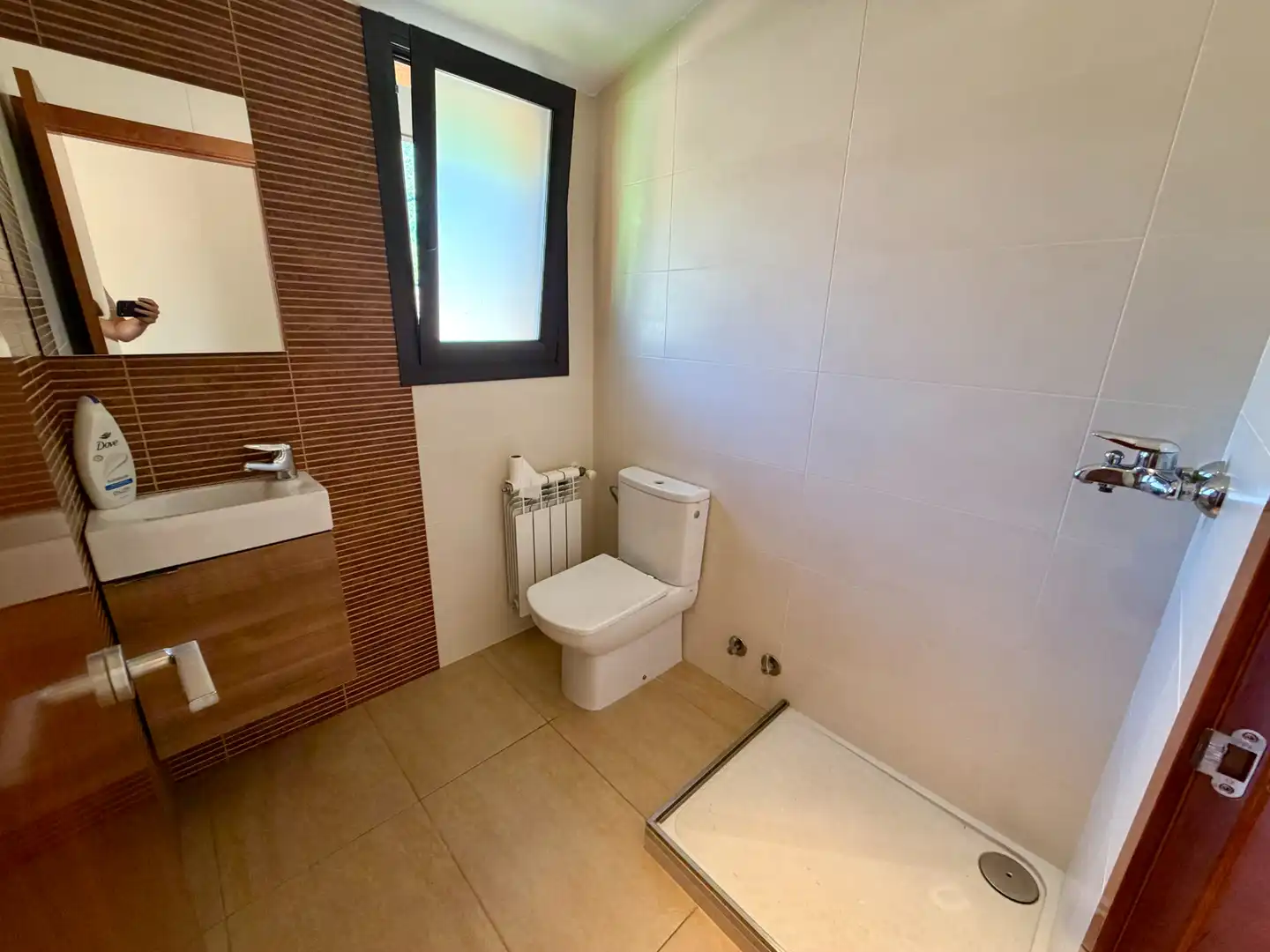 Bany de Casa adosada en venda en La Vall d'en Bas amb Calefacció, Jardí privat i Terrassa