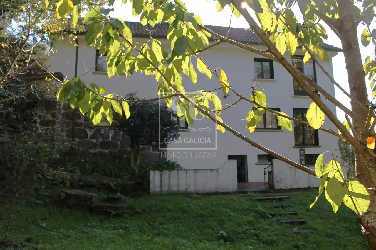 Vista exterior de Casa o xalet en venda en Gondomar amb Calefacció, Jardí privat i Moblat