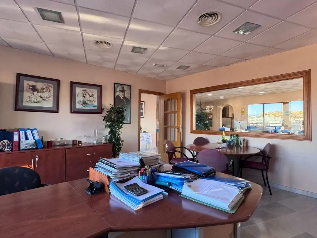 Büro zum Verkauf in Málaga mit Klimaanlage, Heizung und Terrasse