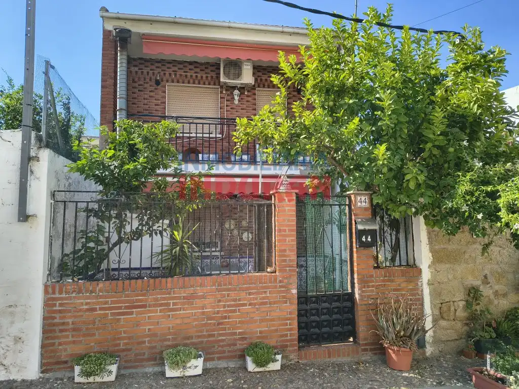 Vista exterior de Casa o xalet en venda en Peraleda de San Román