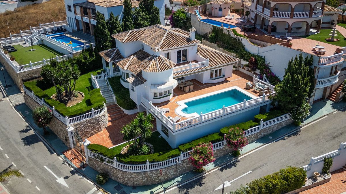 Exterior view of House or chalet for sale in Mijas  with Air Conditioner, Heating and Private garden