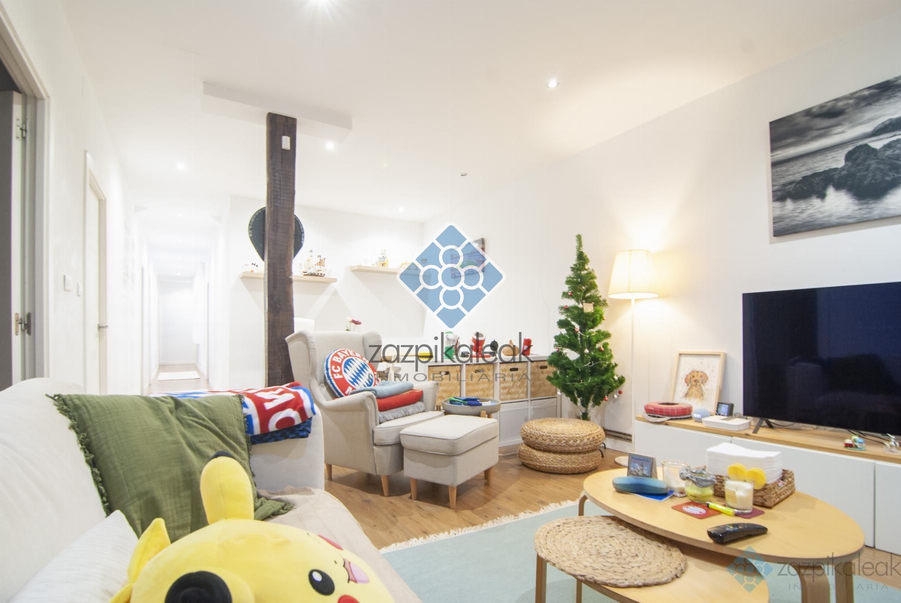 Sala d'estar de Pis en venda en Bilbao  amb Calefacció i Balcó