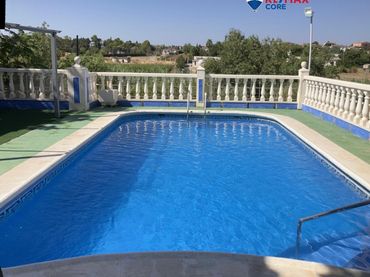 Villa mit Pool zum Verkauf in Almendralejo