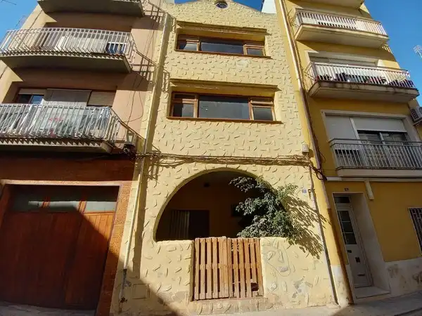 Casa adosada en venta en Cl Berenguer De Cardona, Pueblo