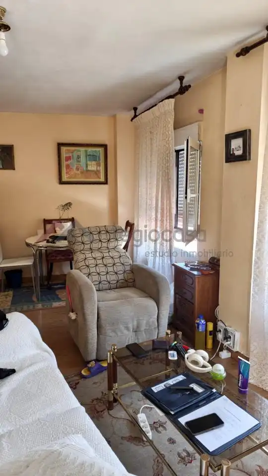 Sala d'estar de Pis en venda en León Capital  amb Calefacció