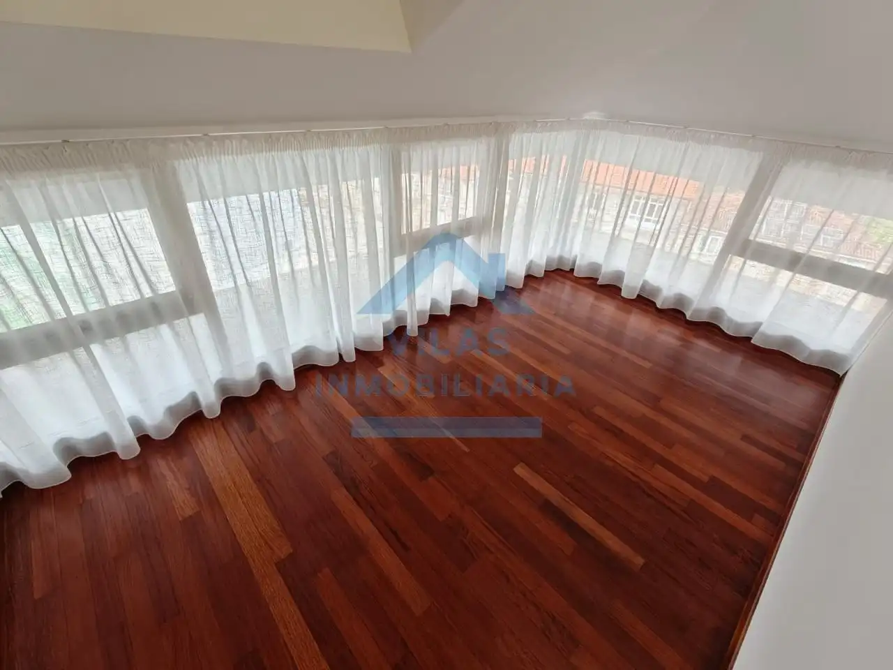 Sala de estar de Dúplex de alquiler en Brión con Calefacción, Trastero y Piscina