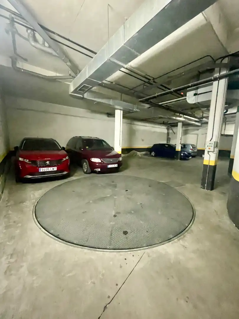 Parking de Piso en venta en Madrid con Calefacción, Terraza y Trastero