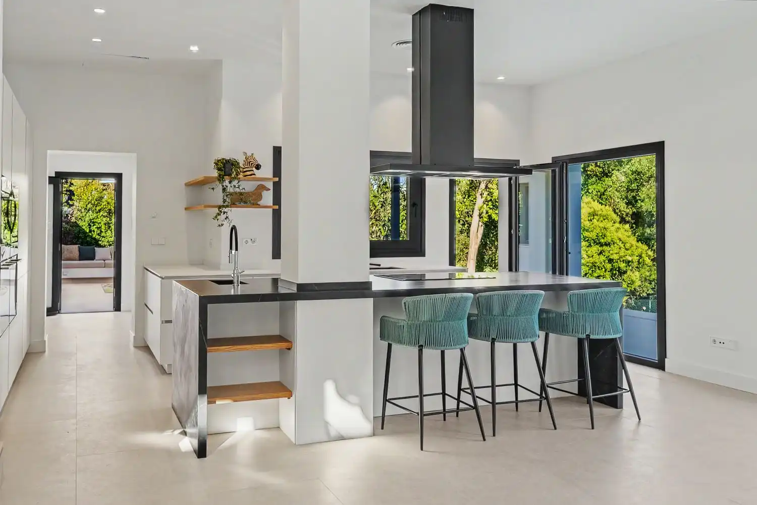 Cocina de Casa o chalet en venta en Sotogrande con Aire acondicionado, Calefacción y Jardín privado