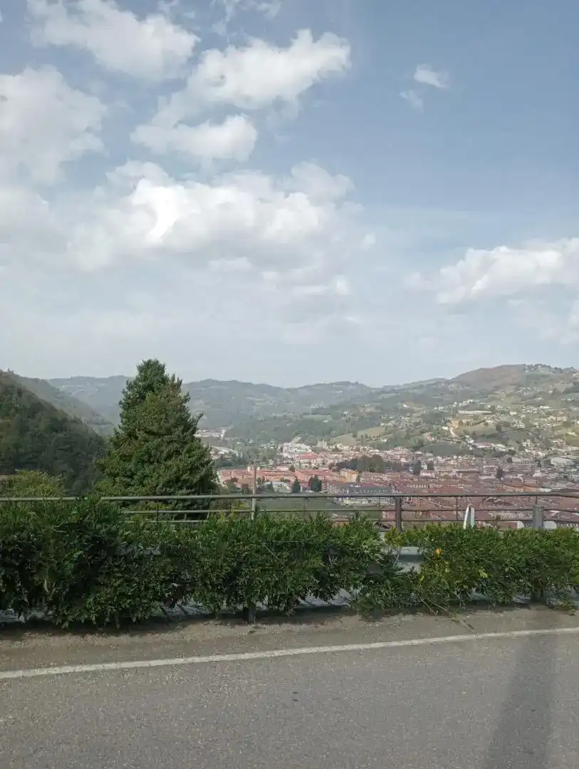 Vista exterior de Casa o xalet en venda en Laviana amb Balcó