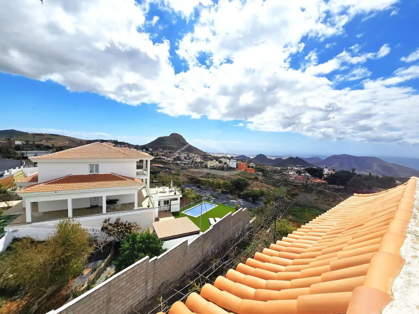 Vista exterior de Casa o xalet en venda en Arona amb Terrassa