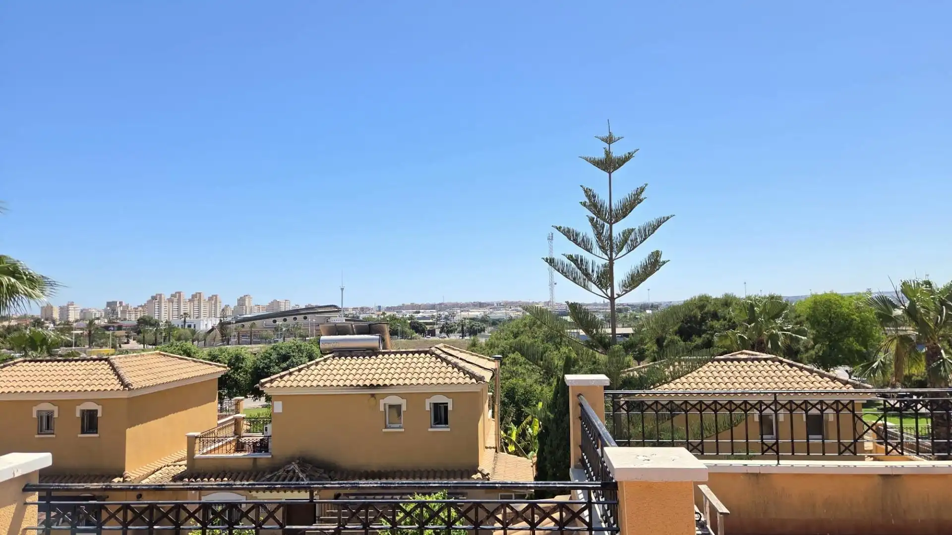 Terrassa de Casa adosada en venda en Torrevieja amb Aire condicionat, Jardí privat i Terrassa