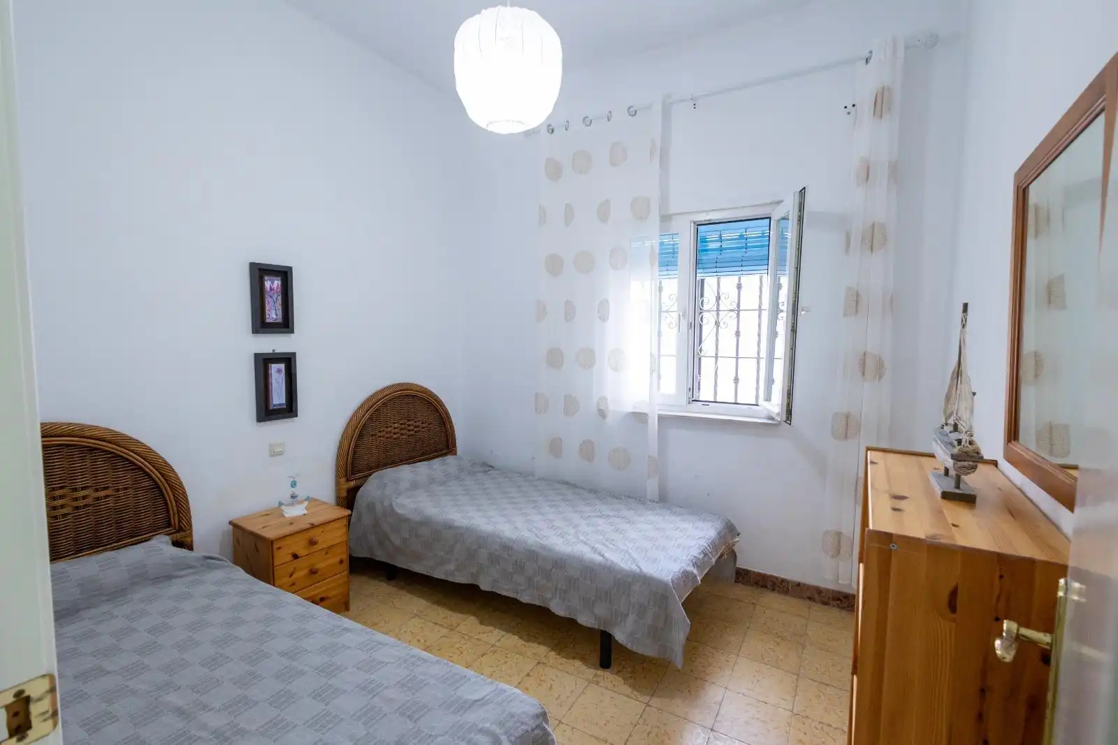 Dormitori de Casa o xalet en venda en Chipiona amb Jardí privat, Terrassa i Traster
