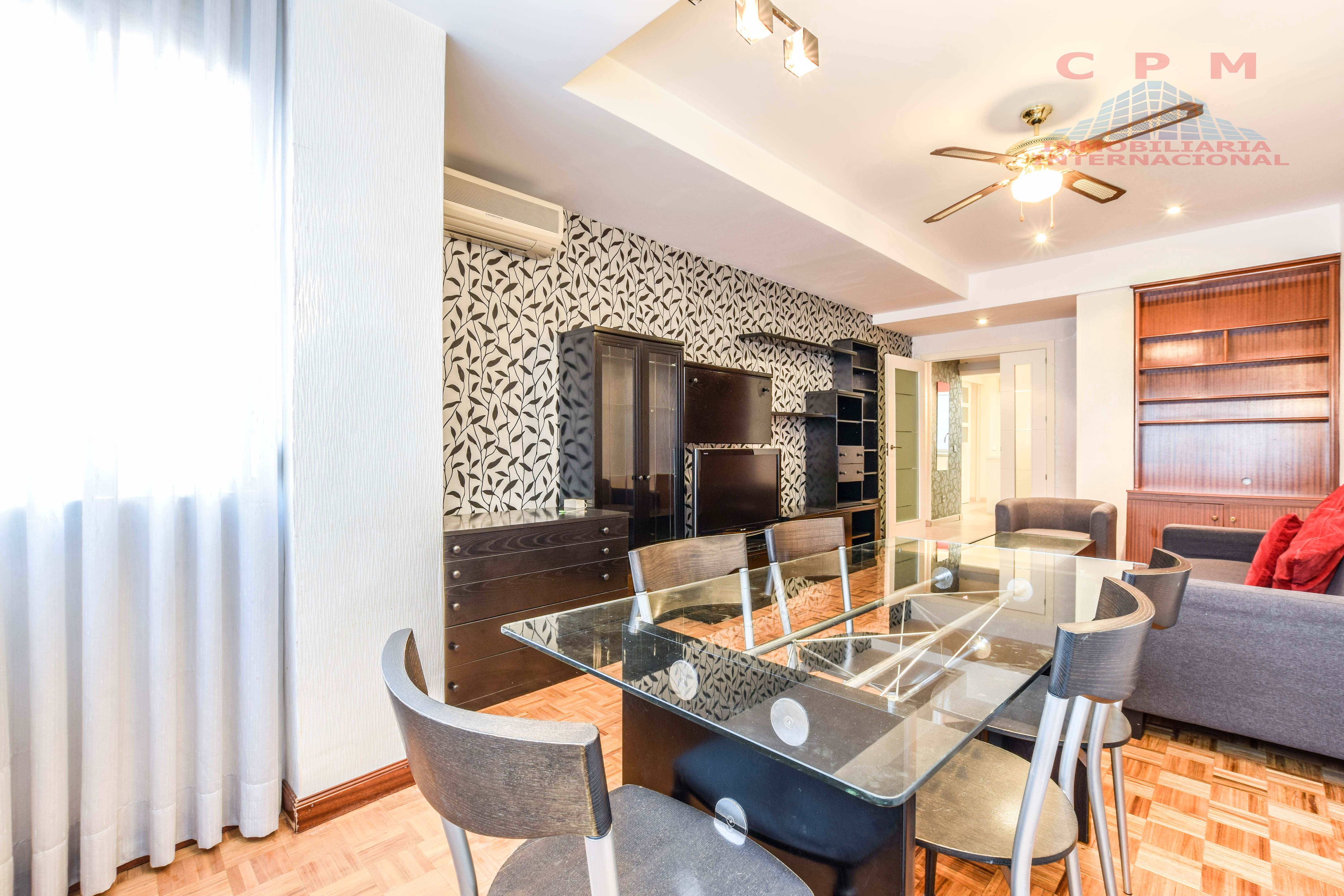 Dining room of Flat to rent in  Madrid Capital  with Air Conditioner, Heating and Oven