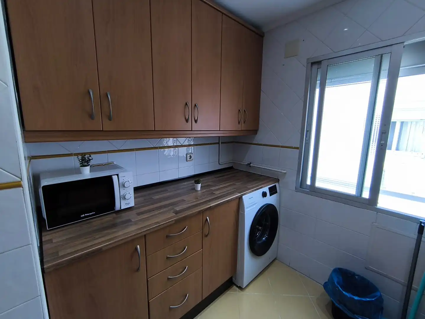 Cocina de Piso para compartir en Alcalá de Henares con Aire acondicionado, Calefacción y Amueblado