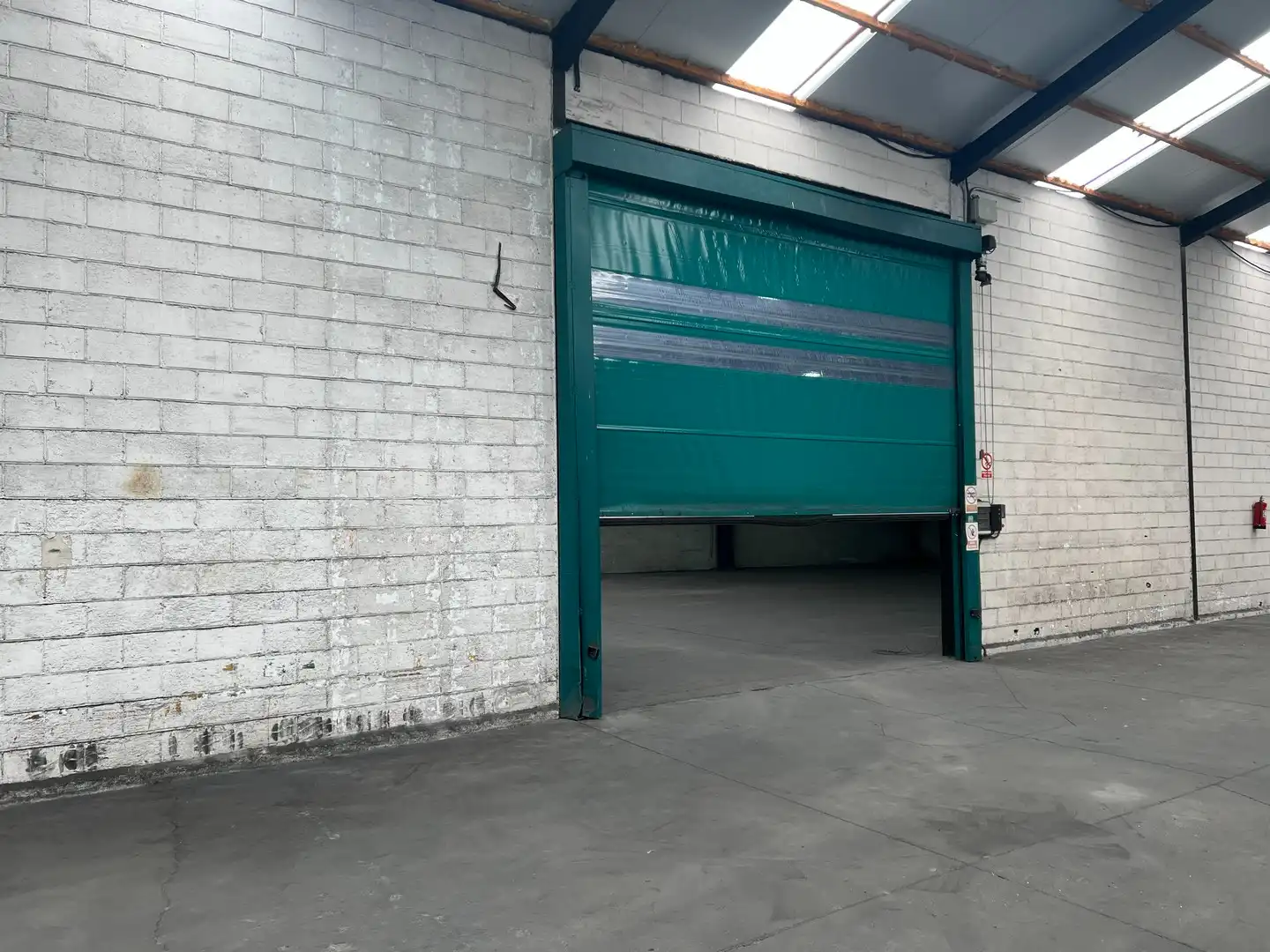 Fabrikhallen zur Miete in Narón